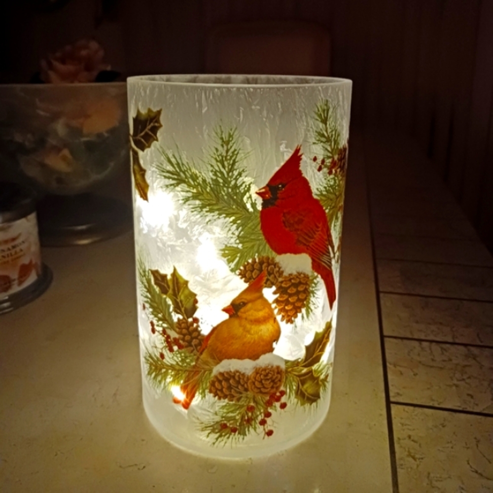 Holiday hurricane/vase 8" frosted glass w/ cardinals, by Valeri/Qvc,w-lights,New - Picture 12 of 16